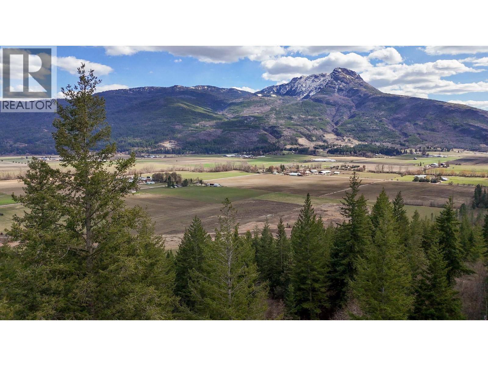1600 60 Street Sw, Salmon Arm, British Columbia  V1E 3B3 - Photo 1 - 10402588