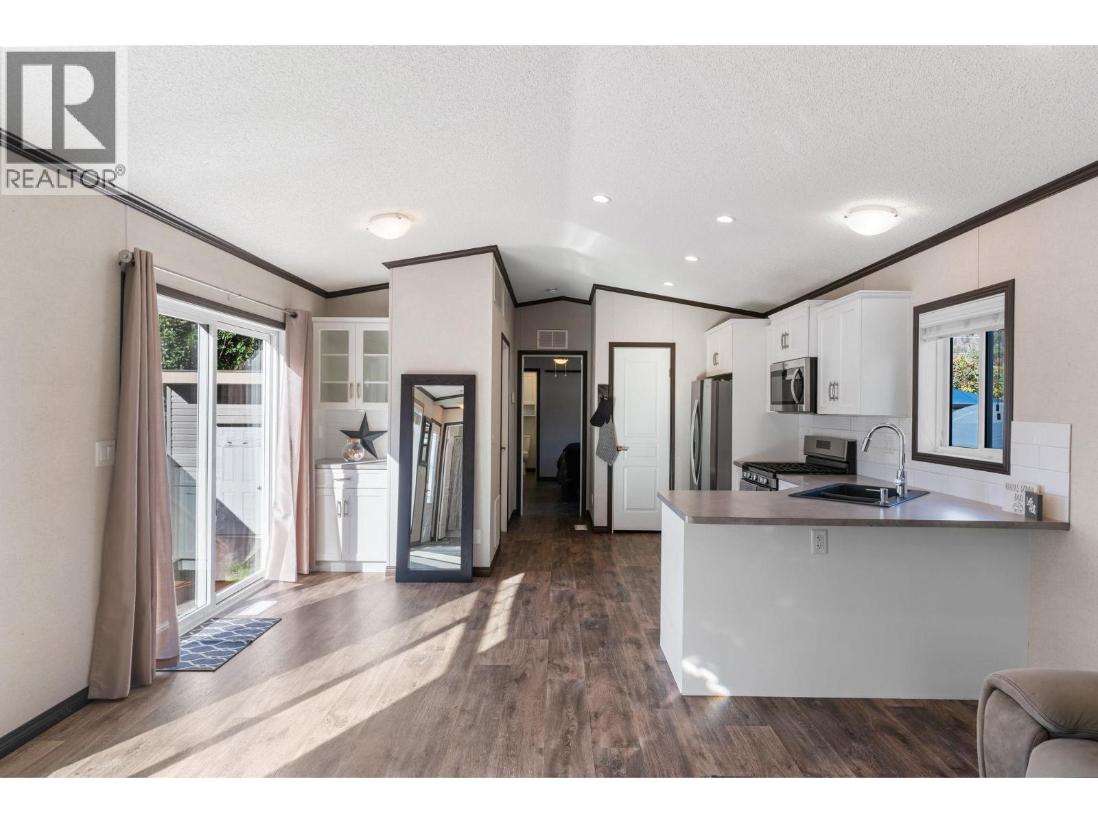 1699 Ross Road Unit# 201, West Kelowna, British Columbia  V1Z 1L8 - Photo 3 - 10402516