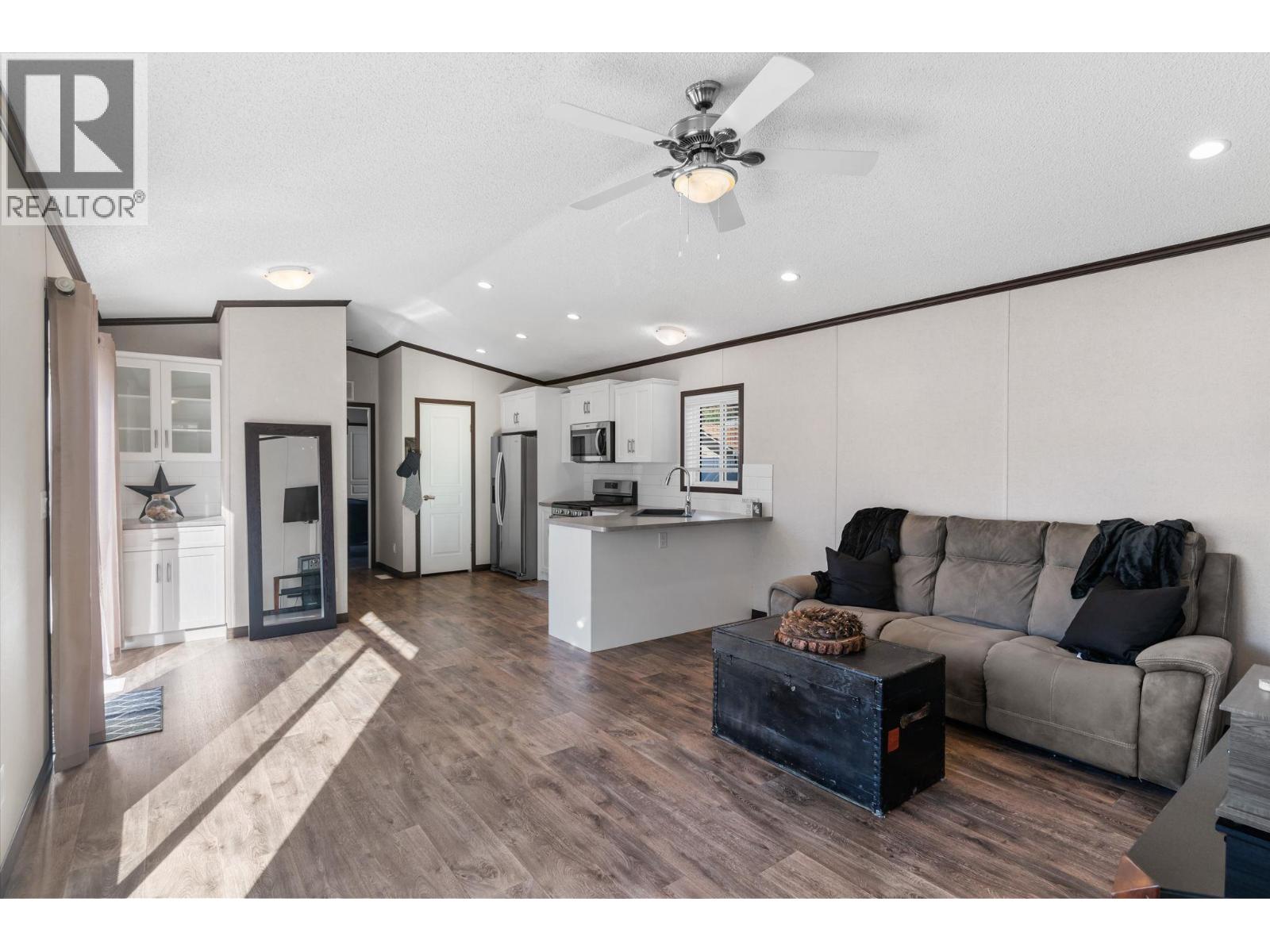 1699 Ross Road Unit# 201, West Kelowna, British Columbia  V1Z 1L8 - Photo 4 - 10402516