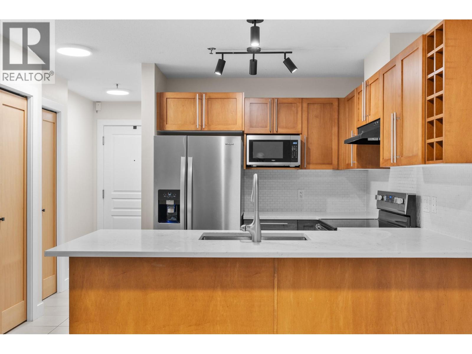 1083 Sunset Drive Unit# 211, Kelowna, British Columbia  V1Y 9Z5 - Photo 4 - 10402457