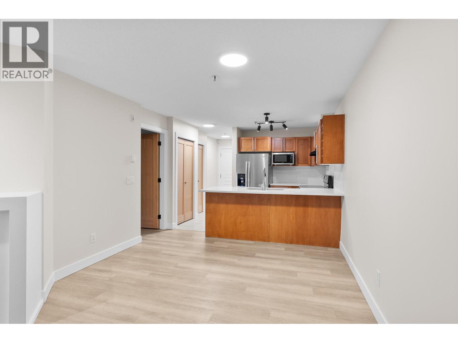 1083 Sunset Drive Unit# 211, Kelowna, British Columbia  V1Y 9Z5 - Photo 8 - 10402457