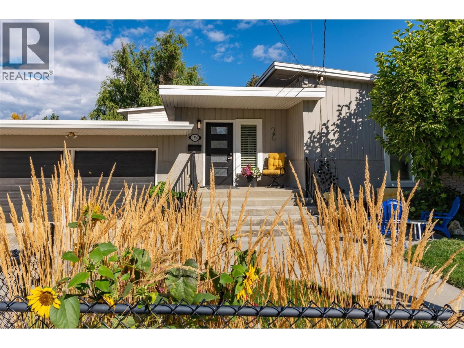 1296 Kelglen Crescent, Kelowna, British Columbia  V1Y 6K5 - Photo 2 - 10402025