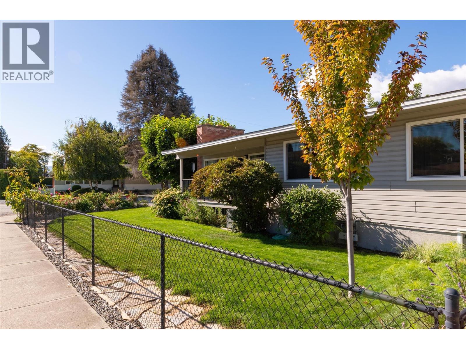 1296 Kelglen Crescent, Kelowna, British Columbia  V1Y 6K5 - Photo 53 - 10402025
