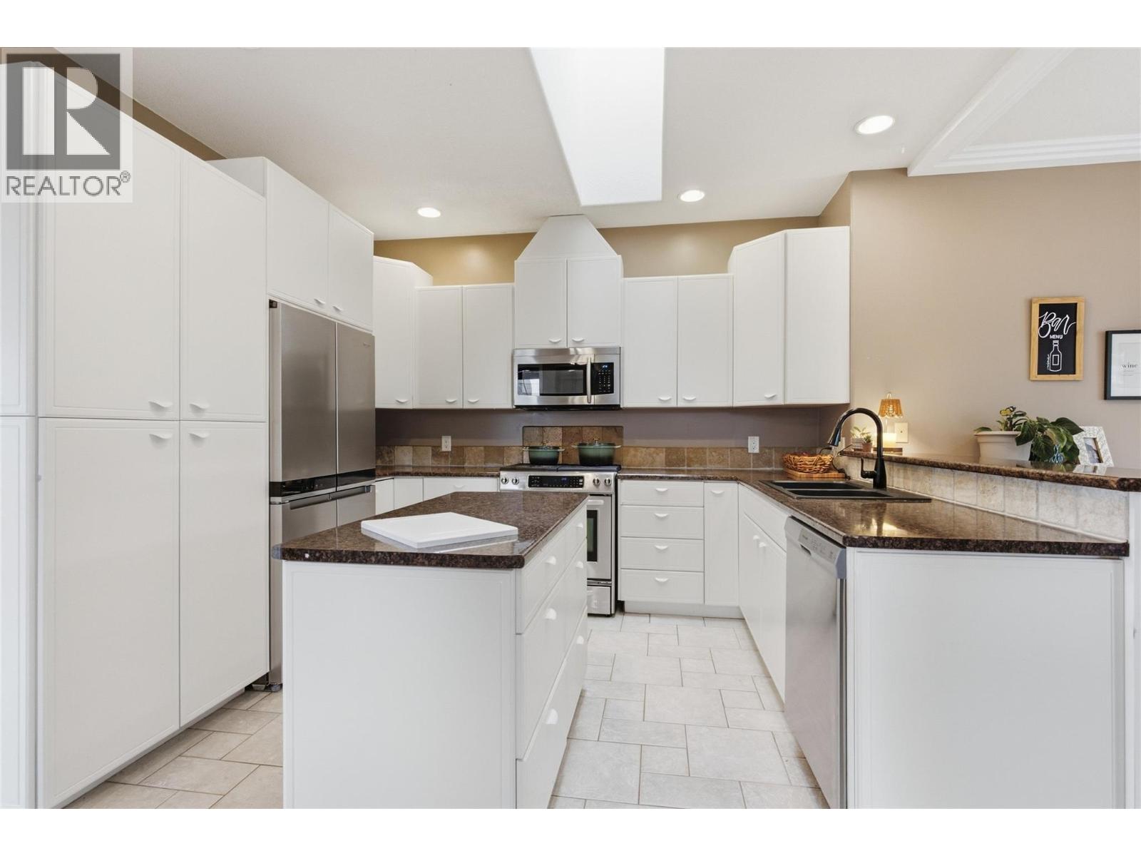 2025 Panorama Court, Kamloops, British Columbia  V2E 2S1 - Photo 16 - 10402585