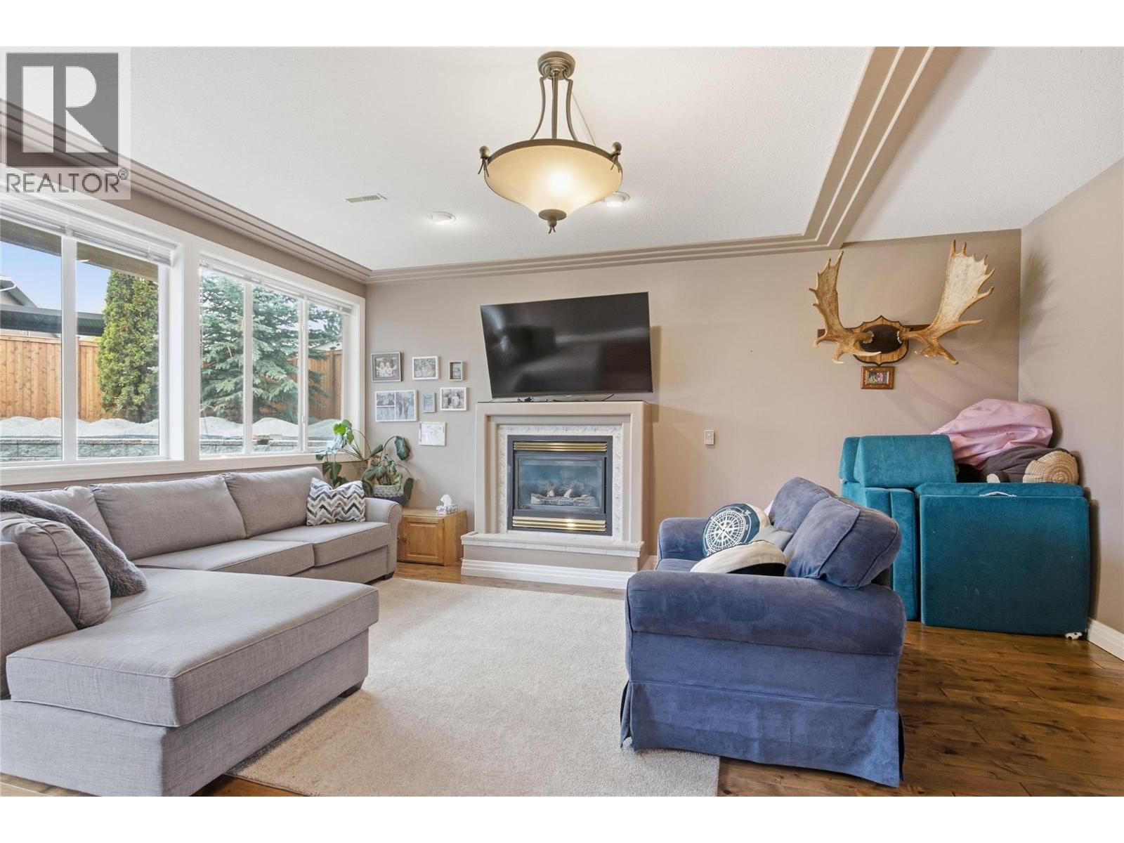 2025 Panorama Court, Kamloops, British Columbia  V2E 2S1 - Photo 2 - 10402585