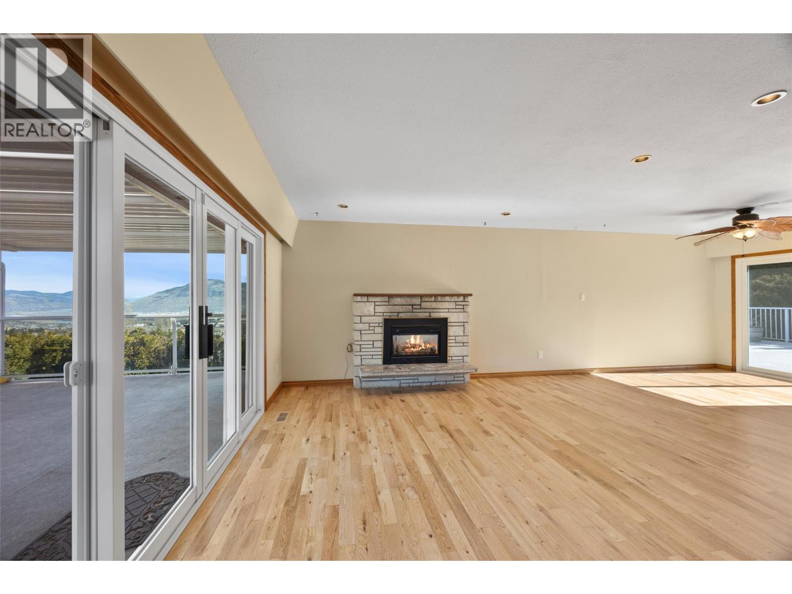 1667 Springhaven Place, Kamloops, British Columbia  V2E 1C7 - Photo 8 - 10402539