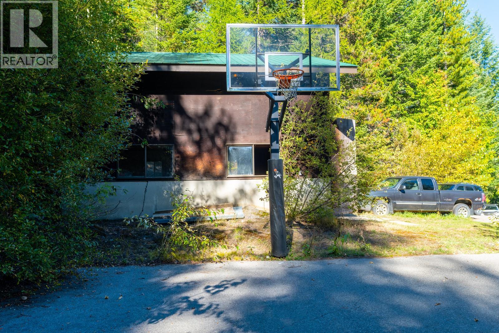 807 Spokane Street, Rossland, British Columbia  V0G 1Y0 - Photo 11 - 10401385