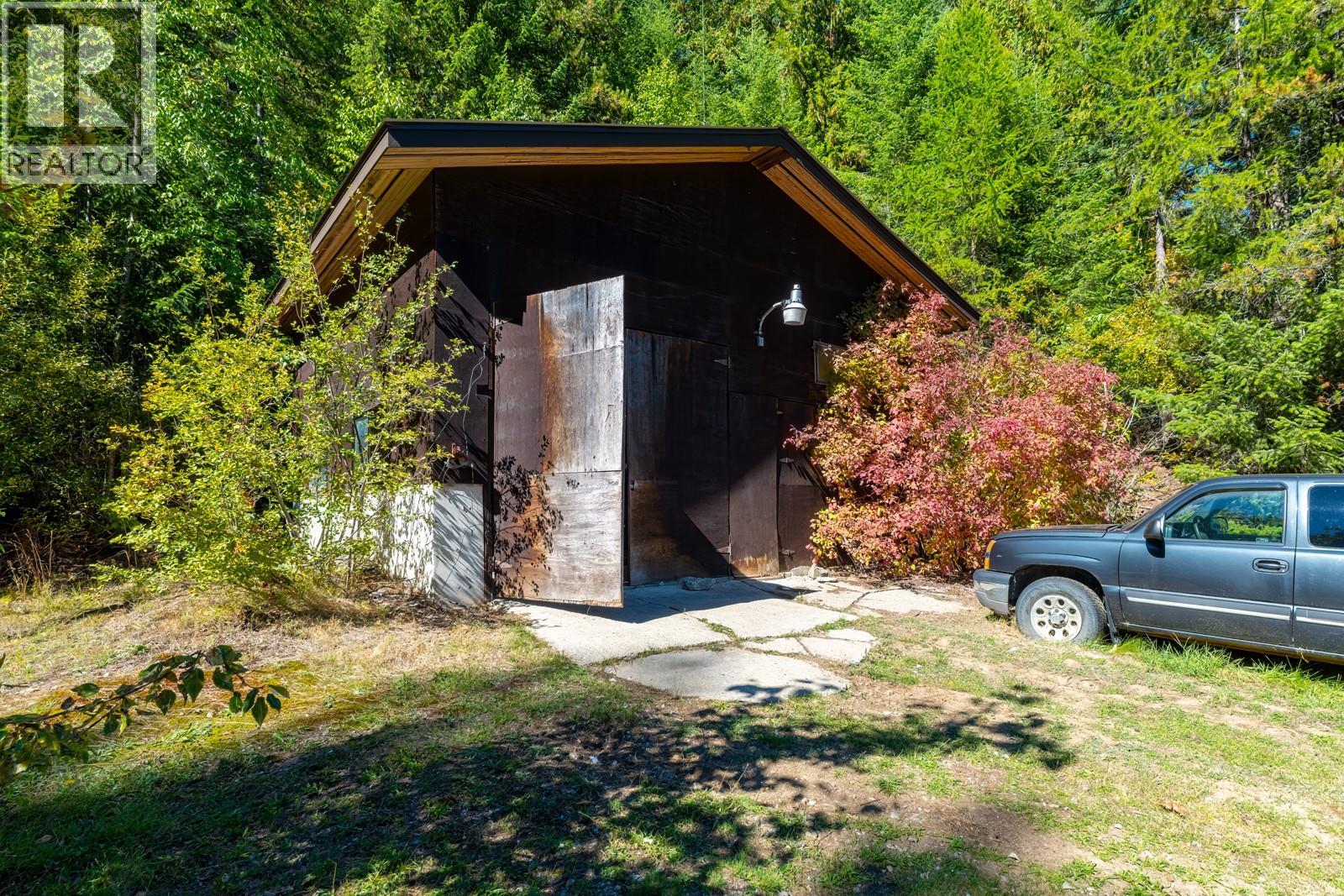 807 Spokane Street, Rossland, British Columbia  V0G 1Y0 - Photo 12 - 10401385