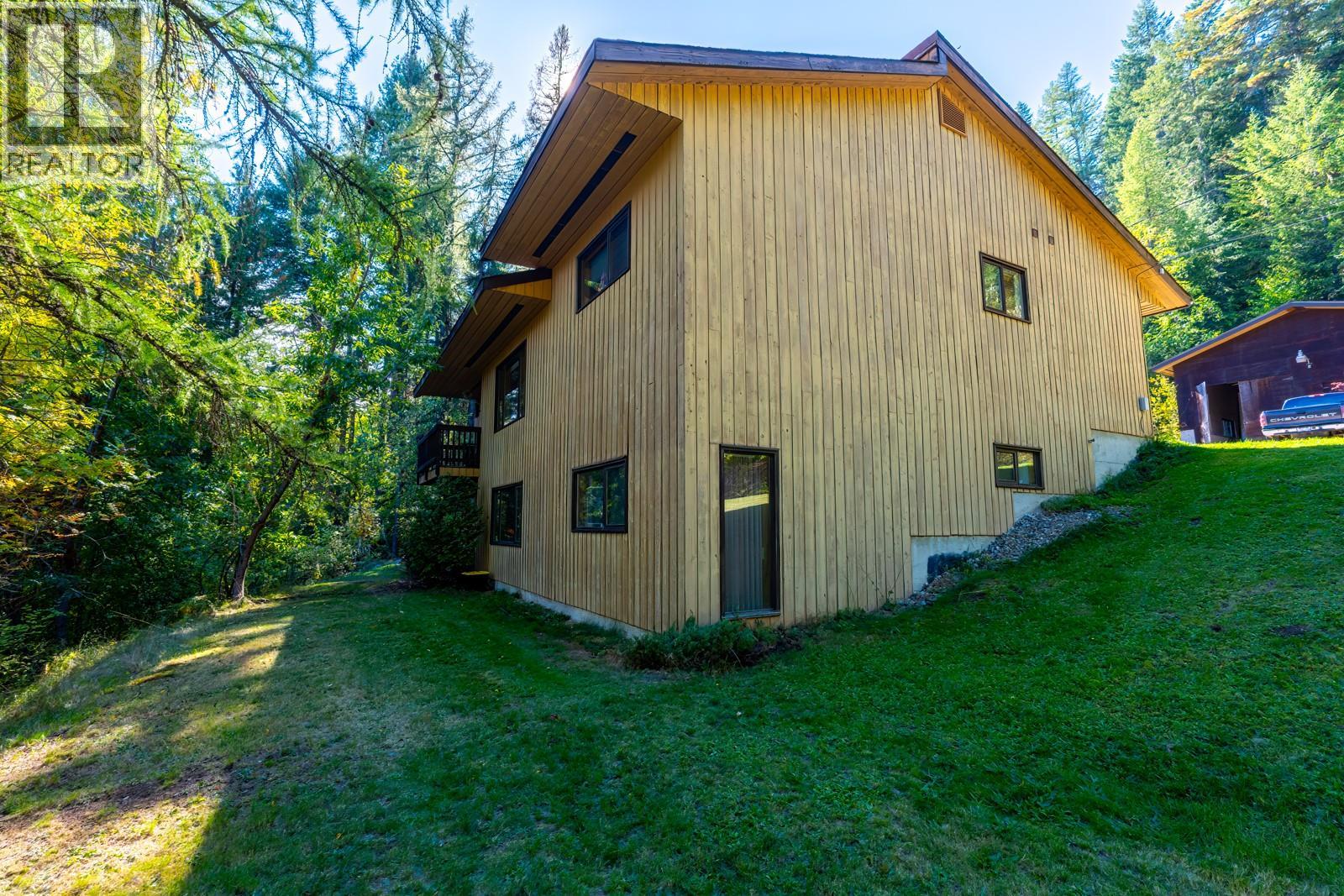 807 Spokane Street, Rossland, British Columbia  V0G 1Y0 - Photo 16 - 10401385