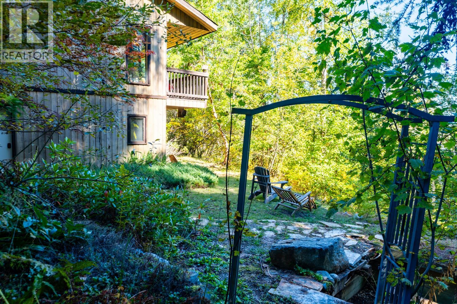 807 Spokane Street, Rossland, British Columbia  V0G 1Y0 - Photo 18 - 10401385