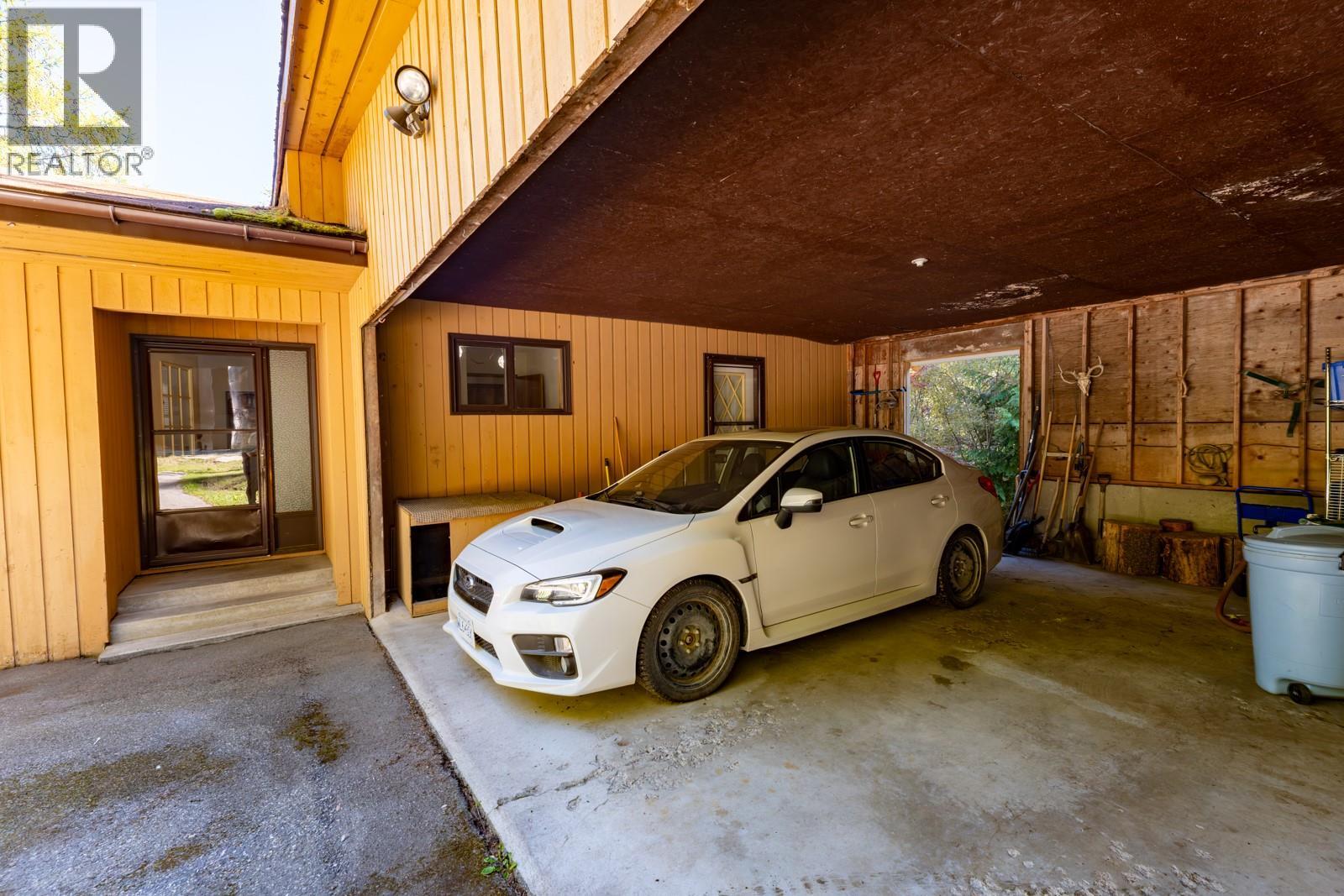 807 Spokane Street, Rossland, British Columbia  V0G 1Y0 - Photo 2 - 10401385