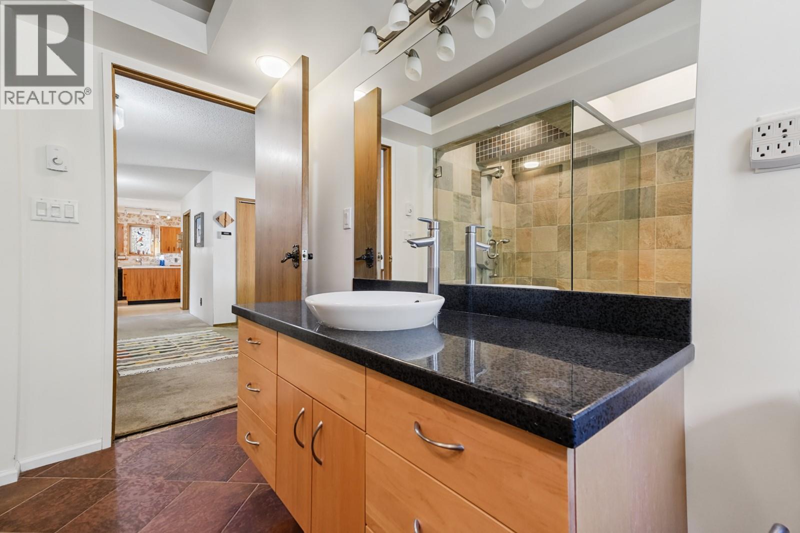 807 Spokane Street, Rossland, British Columbia  V0G 1Y0 - Photo 29 - 10401385