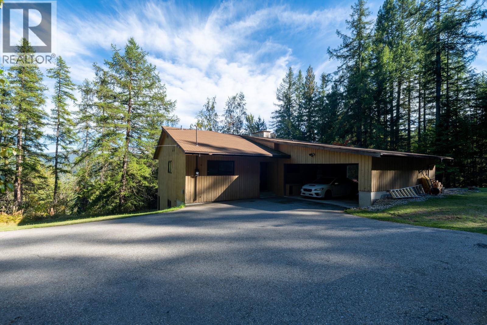 807 Spokane Street, Rossland, British Columbia  V0G 1Y0 - Photo 3 - 10401385