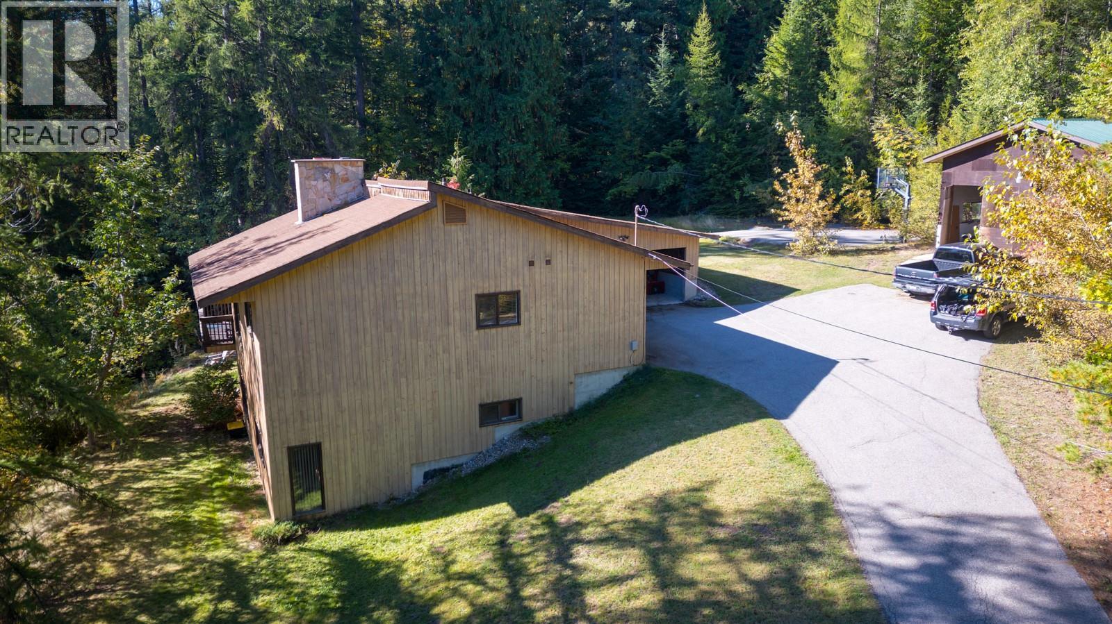 807 Spokane Street, Rossland, British Columbia  V0G 1Y0 - Photo 4 - 10401385