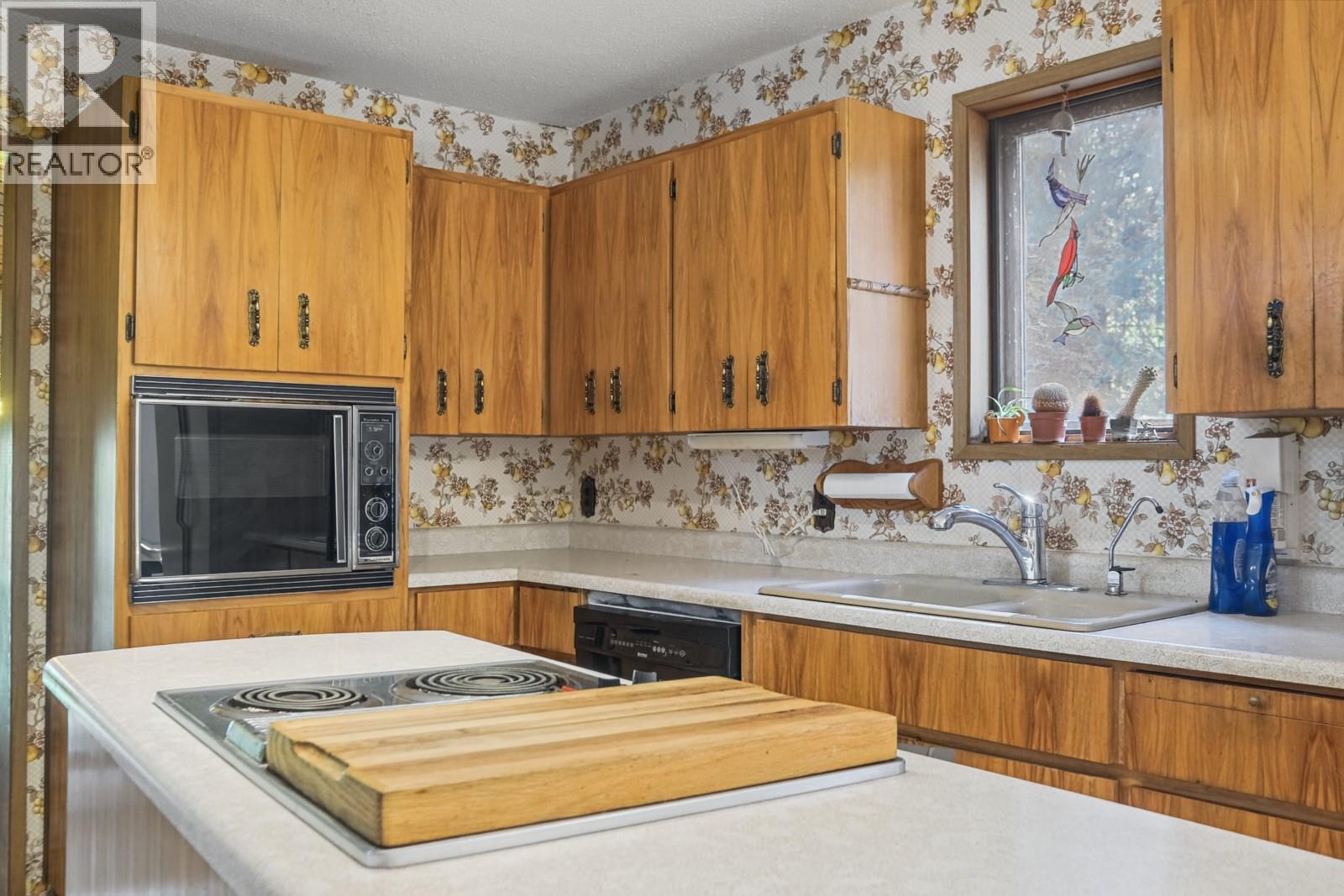 807 Spokane Street, Rossland, British Columbia  V0G 1Y0 - Photo 42 - 10401385