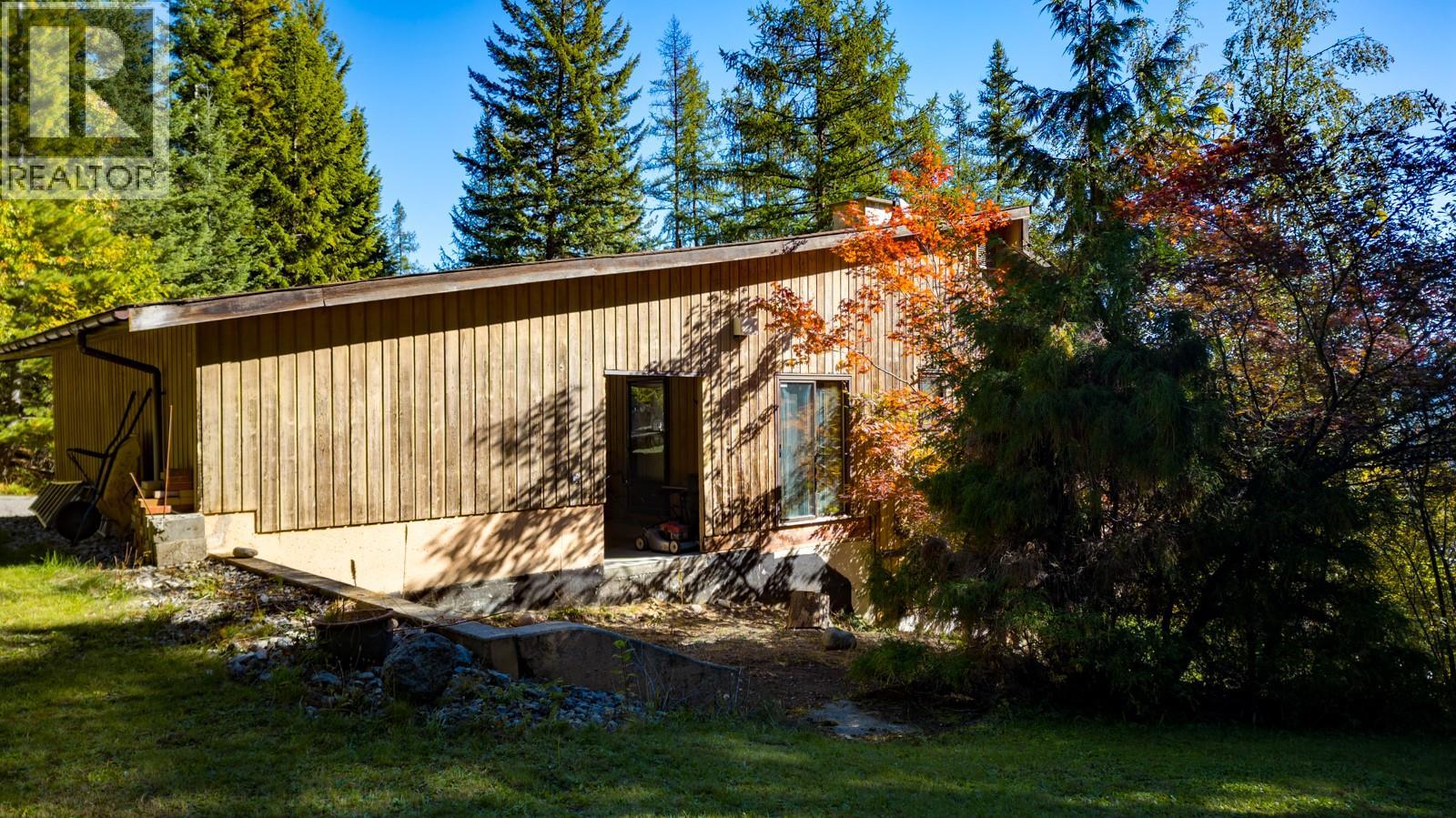 807 Spokane Street, Rossland, British Columbia  V0G 1Y0 - Photo 5 - 10401385