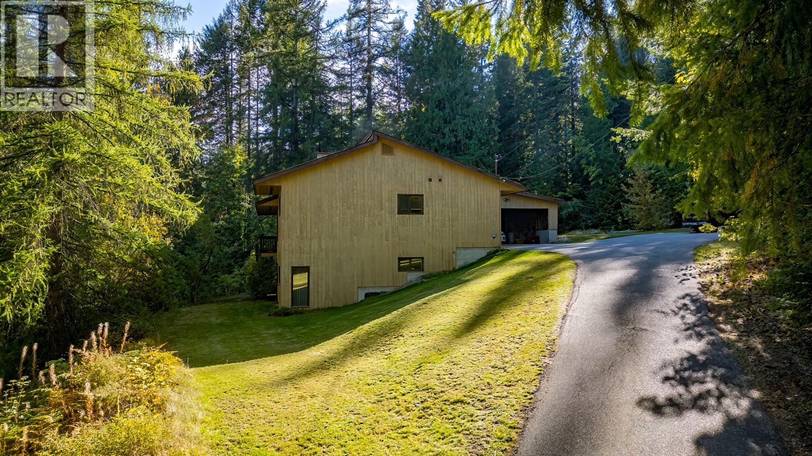 807 Spokane Street, Rossland, British Columbia  V0G 1Y0 - Photo 7 - 10401385
