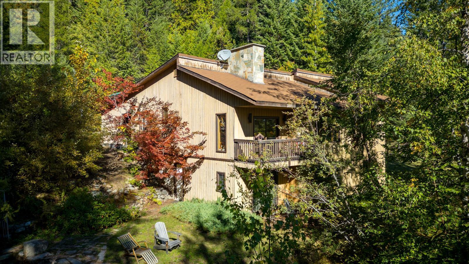807 Spokane Street, Rossland, British Columbia  V0G 1Y0 - Photo 8 - 10401385