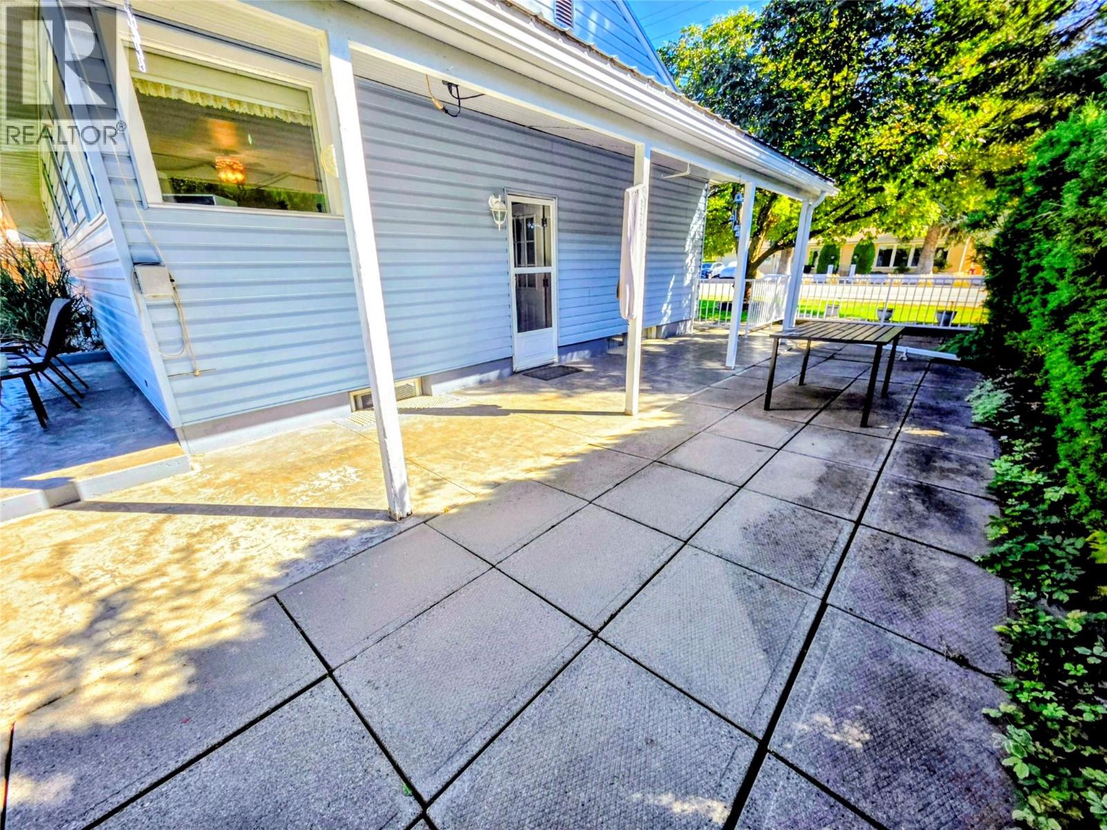 460 10th Avenue, Montrose, British Columbia  V0G 1P0 - Photo 27 - 10402456