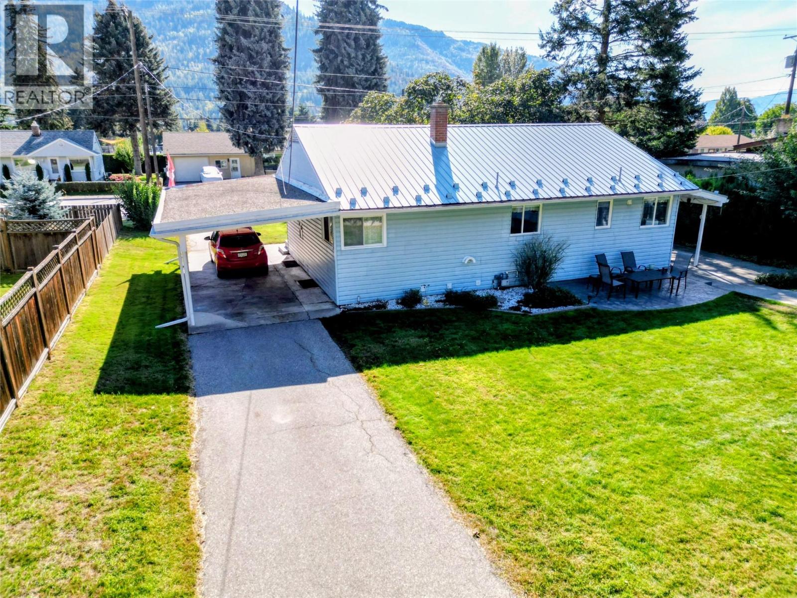 460 10th Avenue, Montrose, British Columbia  V0G 1P0 - Photo 31 - 10402456