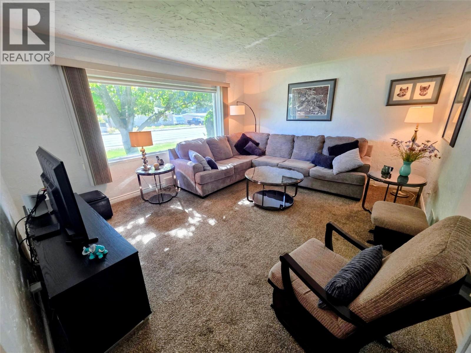 460 10th Avenue, Montrose, British Columbia  V0G 1P0 - Photo 6 - 10402456