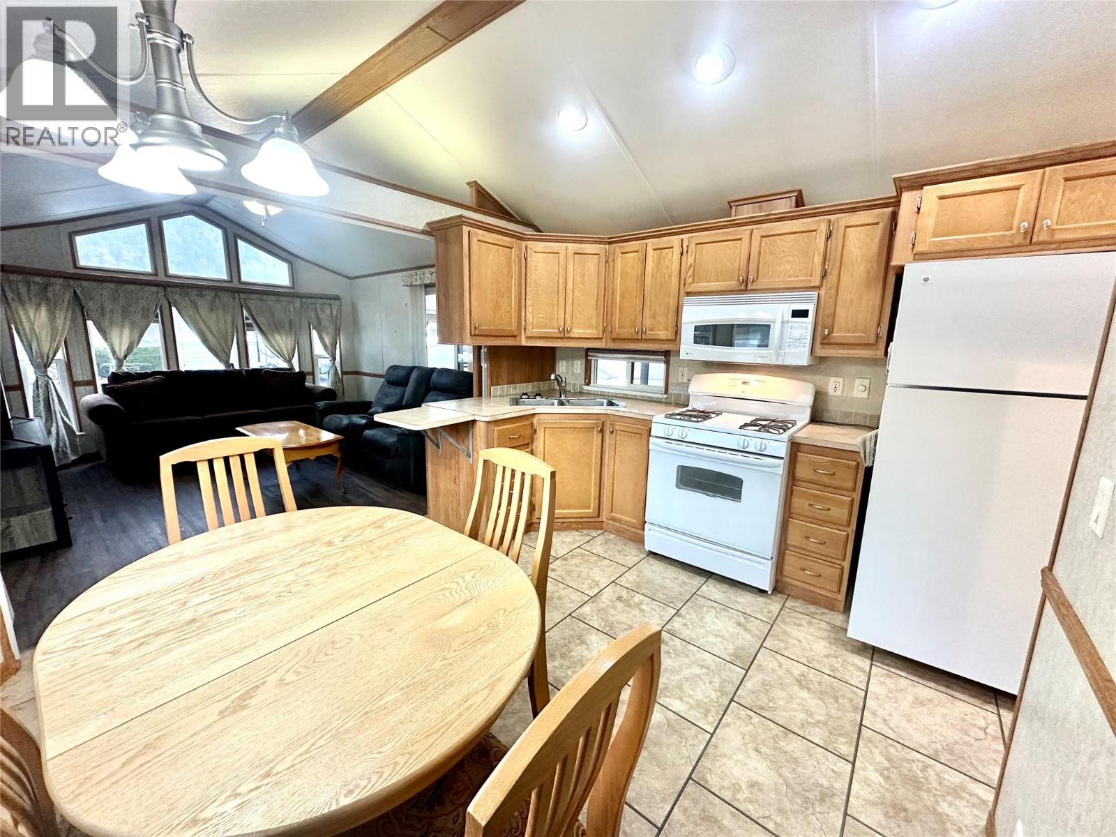4354 Highway 3 Unit# 80, Keremeos, British Columbia  V0H 1K0 - Photo 11 - 10402158