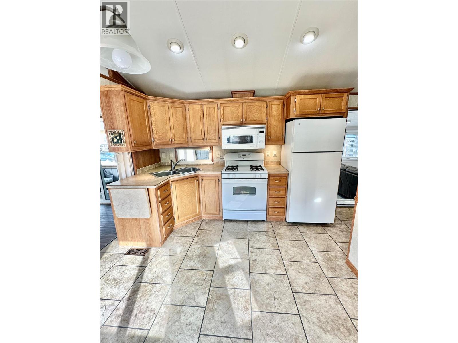 4354 Highway 3 Unit# 80, Keremeos, British Columbia  V0H 1K0 - Photo 37 - 10402158