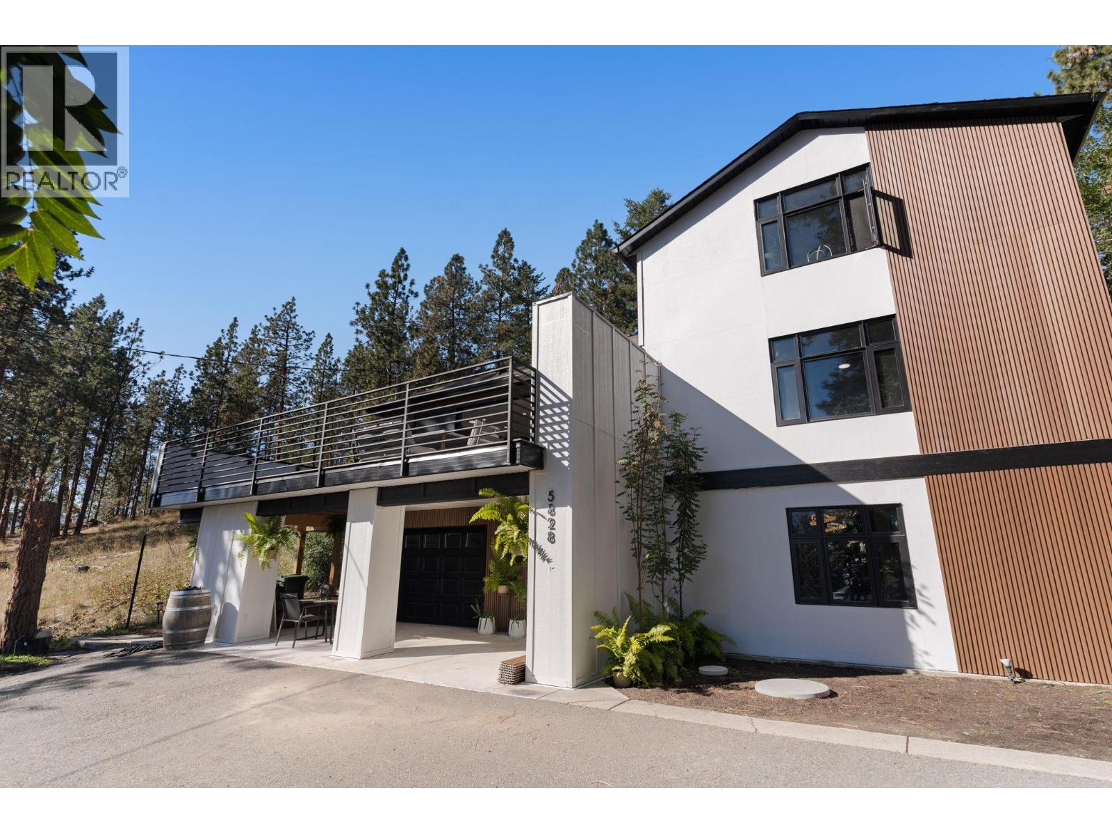 5828 Brown Place, Peachland, British Columbia  V1Y 4J1 - Photo 1 - 10402636
