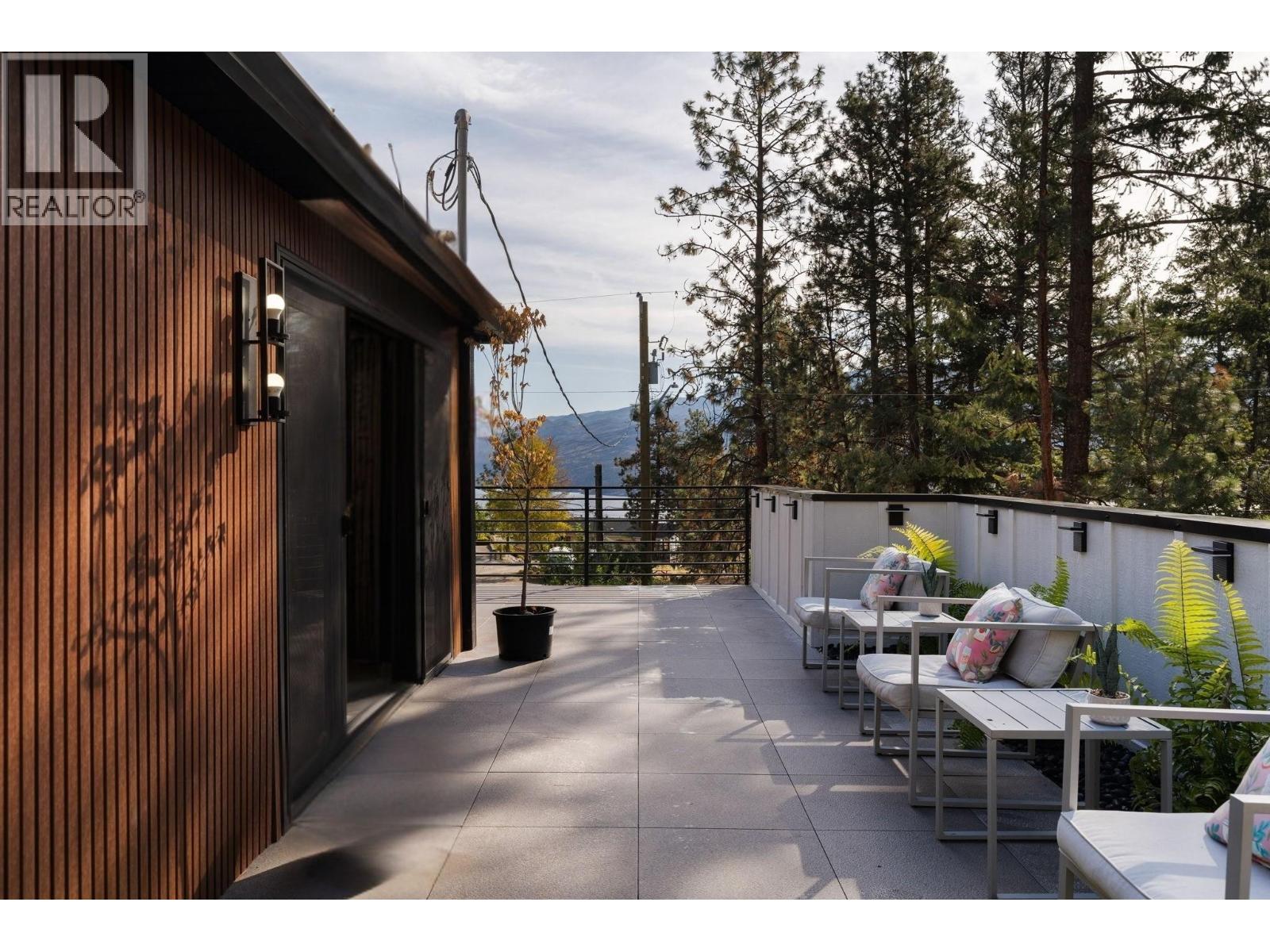 5828 Brown Place, Peachland, British Columbia  V1Y 4J1 - Photo 14 - 10402636