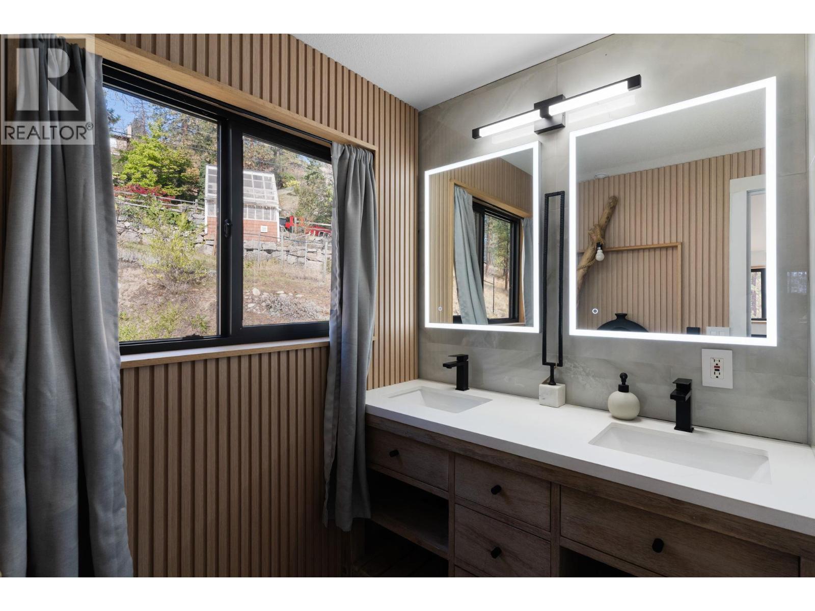 5828 Brown Place, Peachland, British Columbia  V1Y 4J1 - Photo 26 - 10402636