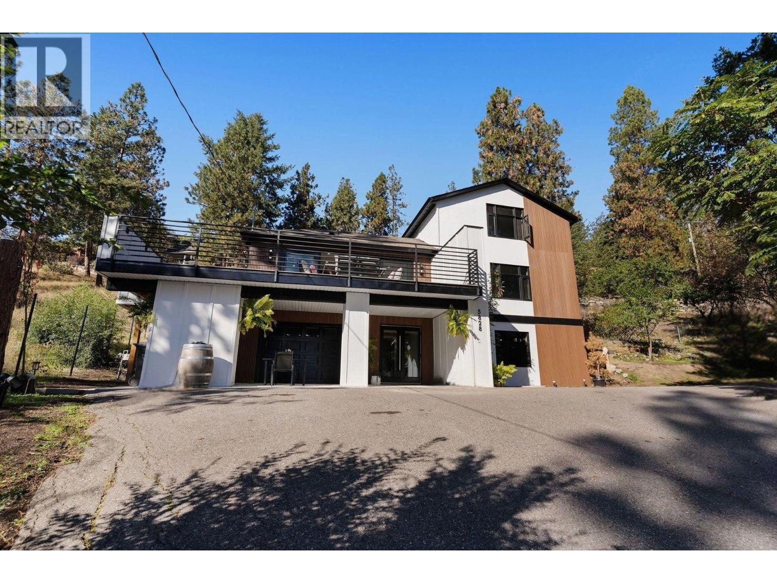 5828 Brown Place, Peachland, British Columbia  V1Y 4J1 - Photo 3 - 10402636