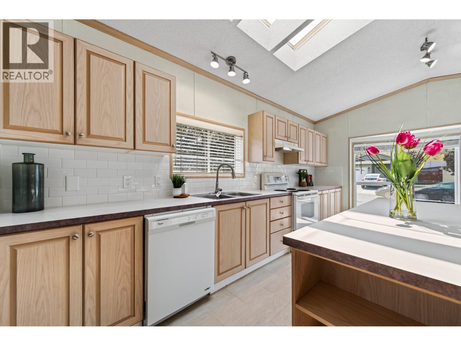 1951 Lodgepole Drive Unit# 46, Kamloops, British Columbia  V1S 1Y1 - Photo 5 - 10402565