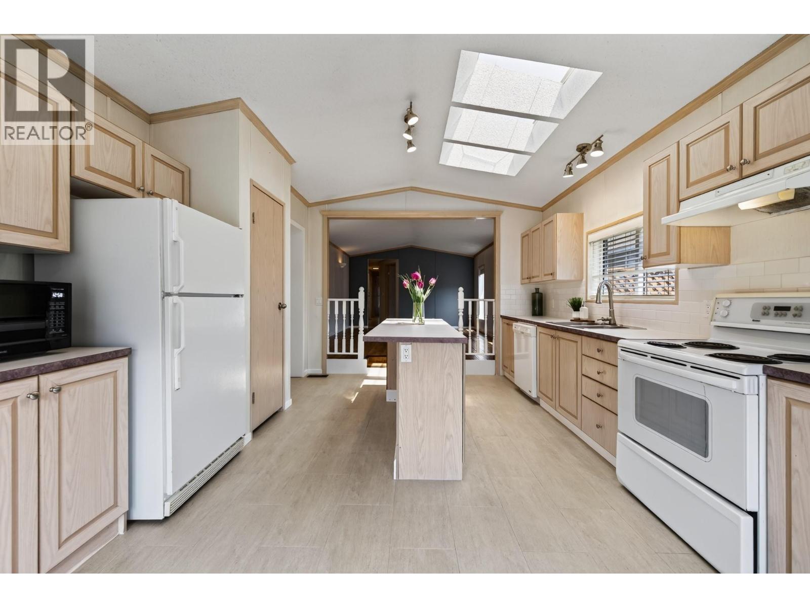 1951 Lodgepole Drive Unit# 46, Kamloops, British Columbia  V1S 1Y1 - Photo 6 - 10402565