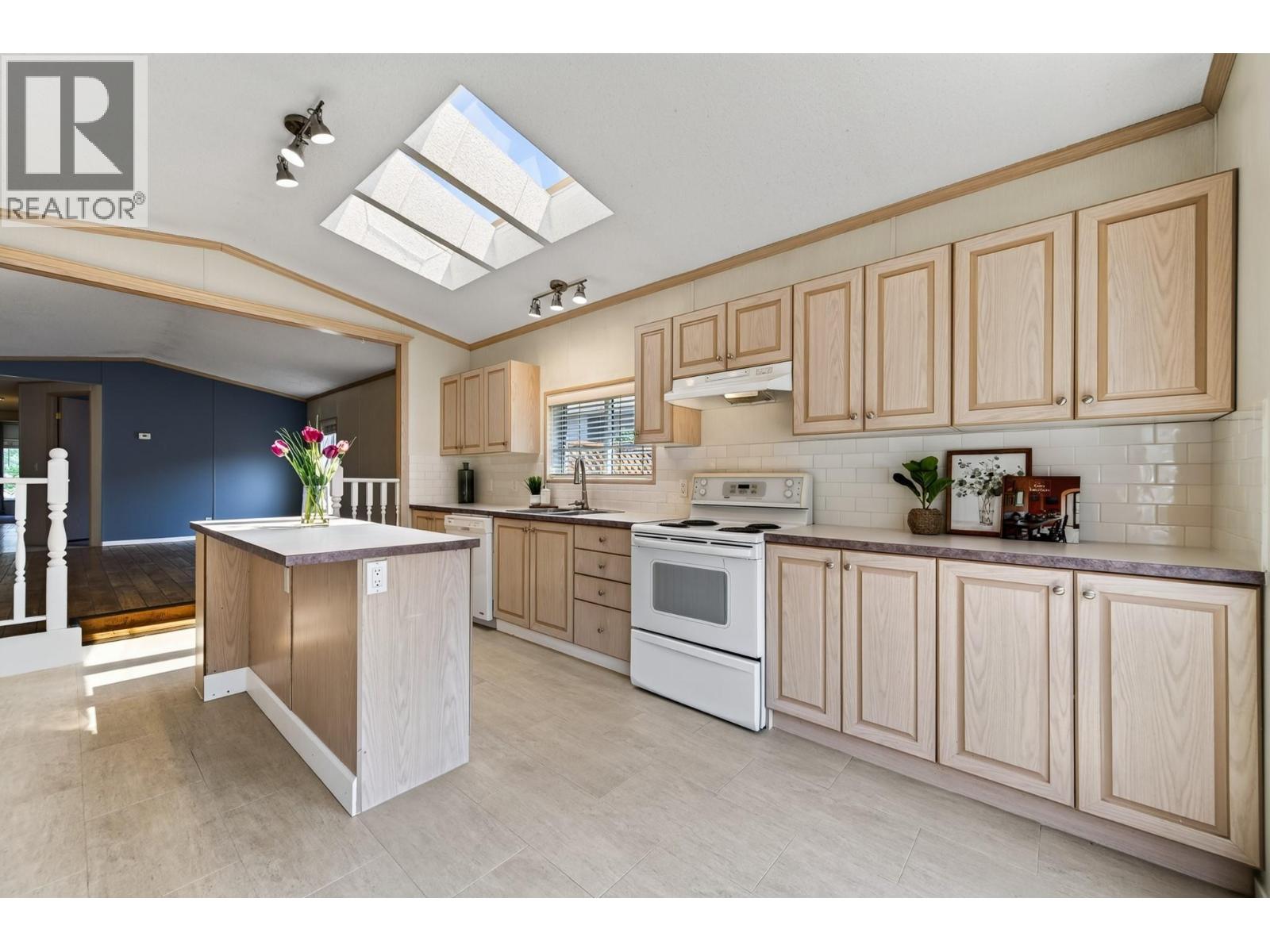 1951 Lodgepole Drive Unit# 46, Kamloops, British Columbia  V1S 1Y1 - Photo 8 - 10402565