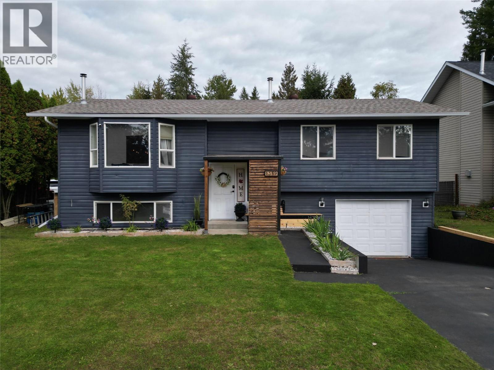 1359 Grosvenor Place, Castlegar, British Columbia  V1N 3X8 - Photo 1 - 10402441