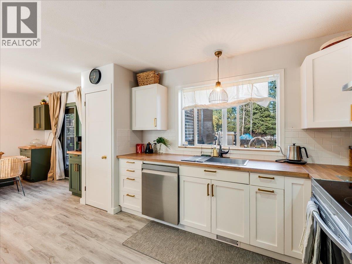 1359 Grosvenor Place, Castlegar, British Columbia  V1N 3X8 - Photo 15 - 10402441