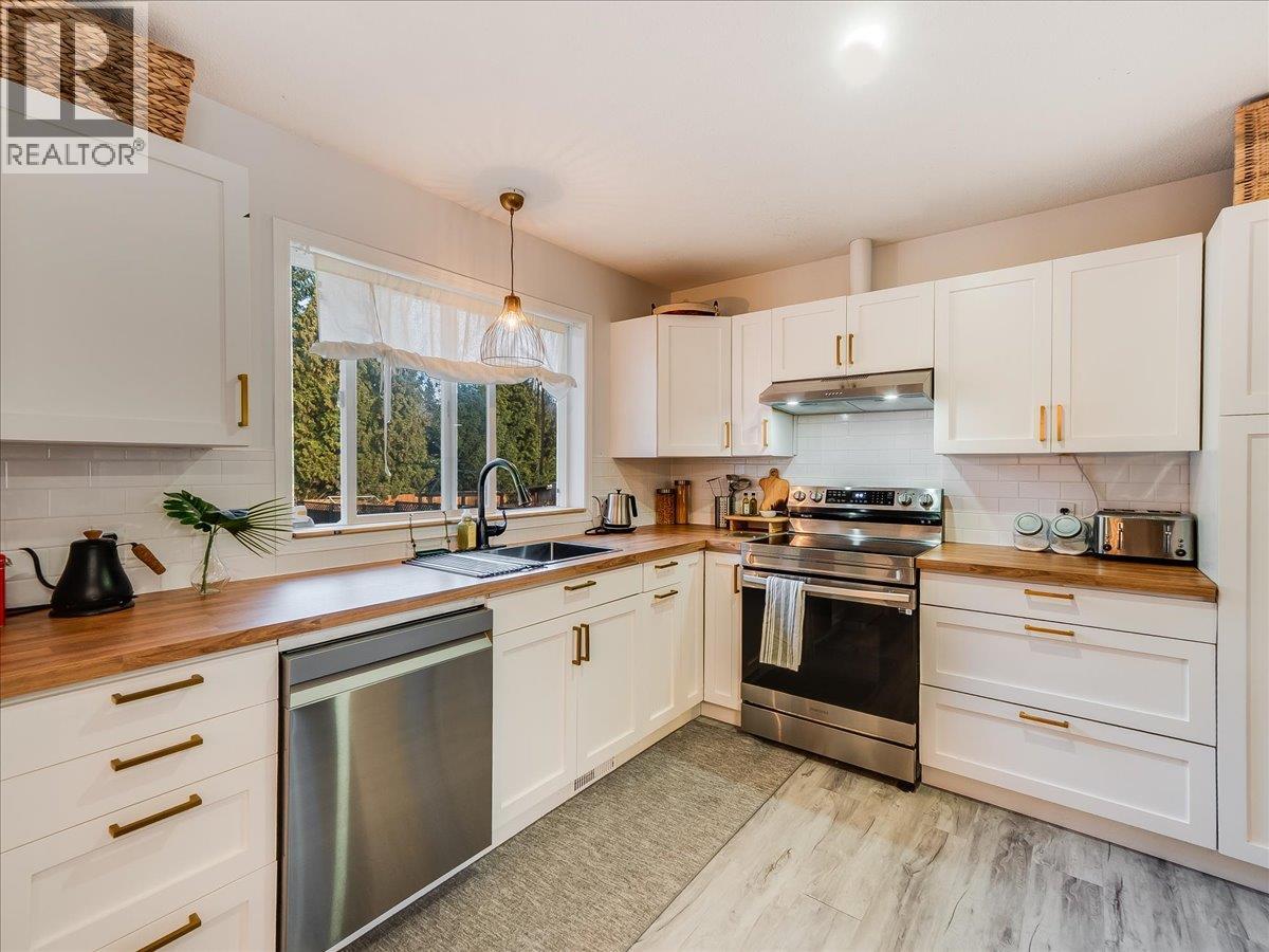 1359 Grosvenor Place, Castlegar, British Columbia  V1N 3X8 - Photo 16 - 10402441