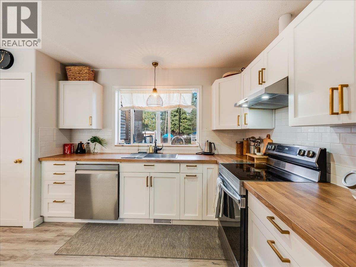 1359 Grosvenor Place, Castlegar, British Columbia  V1N 3X8 - Photo 17 - 10402441
