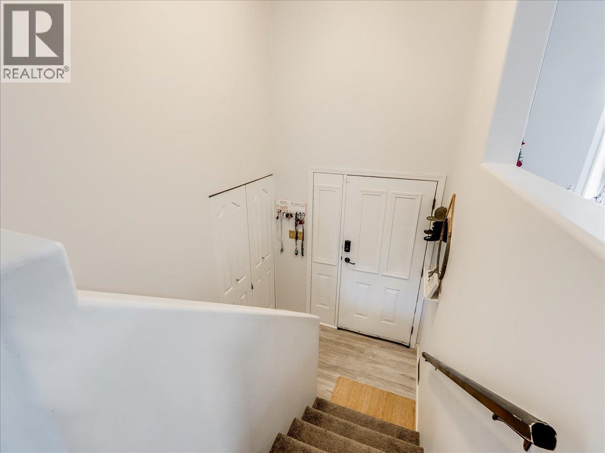 1359 Grosvenor Place, Castlegar, British Columbia  V1N 3X8 - Photo 28 - 10402441