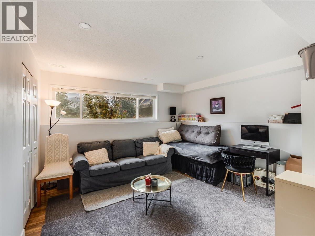 1359 Grosvenor Place, Castlegar, British Columbia  V1N 3X8 - Photo 31 - 10402441