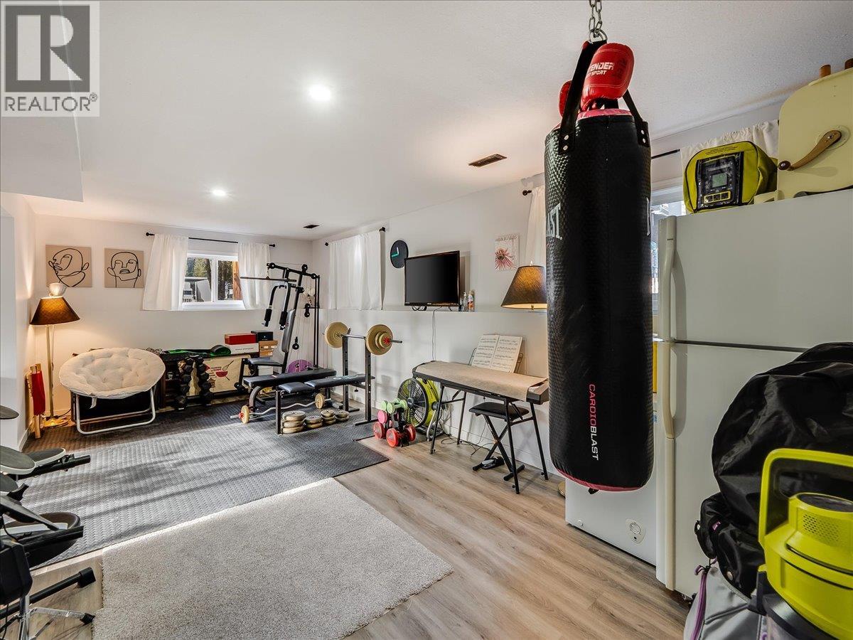 1359 Grosvenor Place, Castlegar, British Columbia  V1N 3X8 - Photo 34 - 10402441