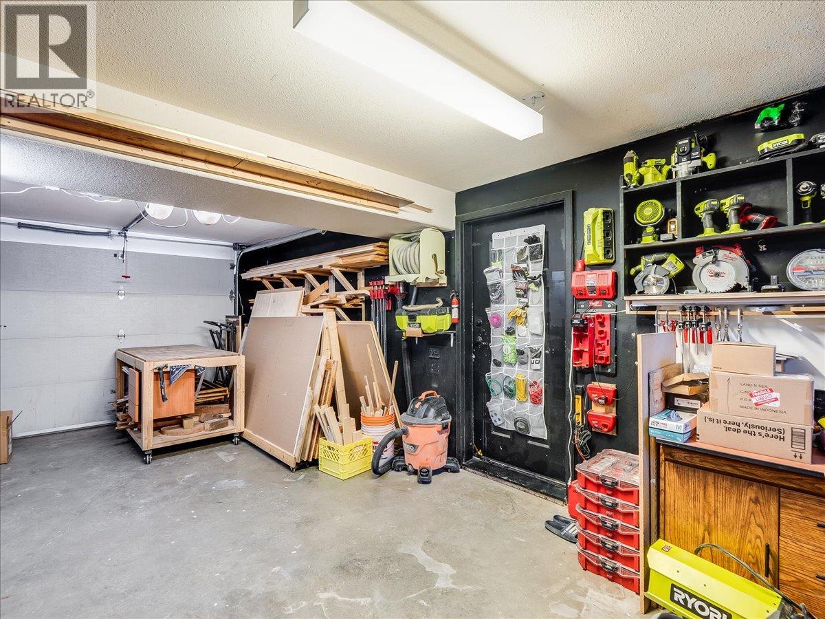 1359 Grosvenor Place, Castlegar, British Columbia  V1N 3X8 - Photo 38 - 10402441