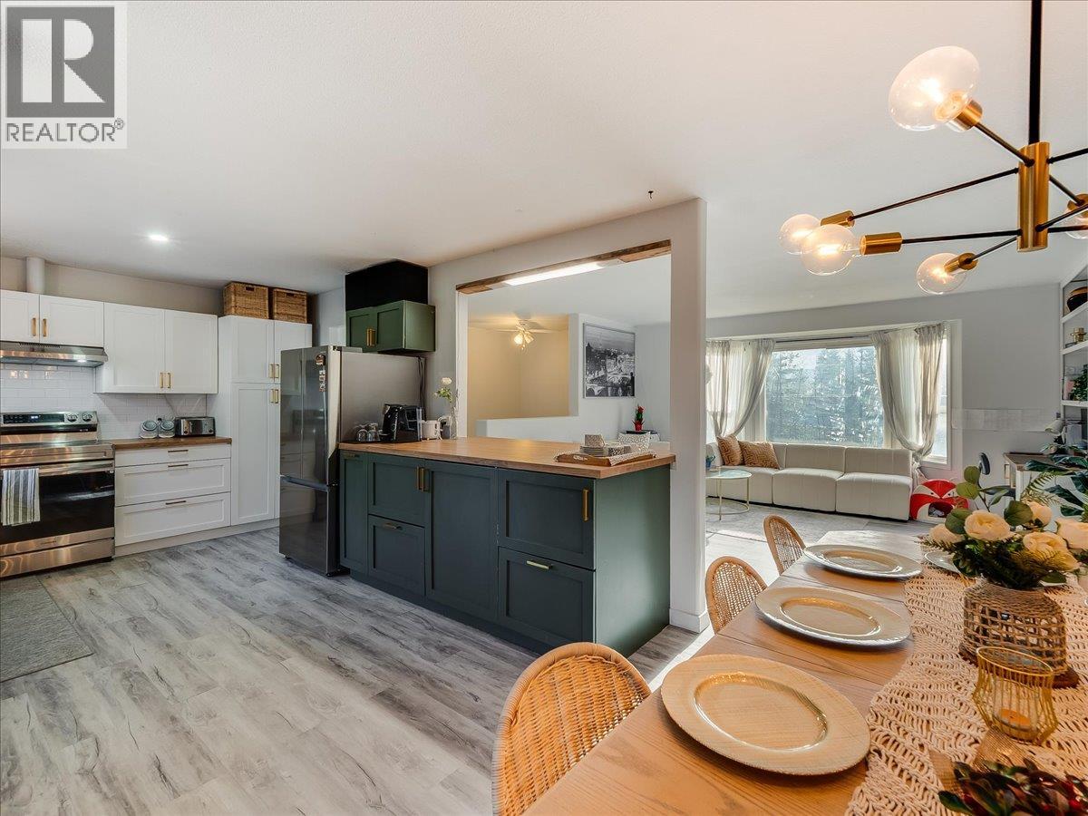 1359 Grosvenor Place, Castlegar, British Columbia  V1N 3X8 - Photo 9 - 10402441