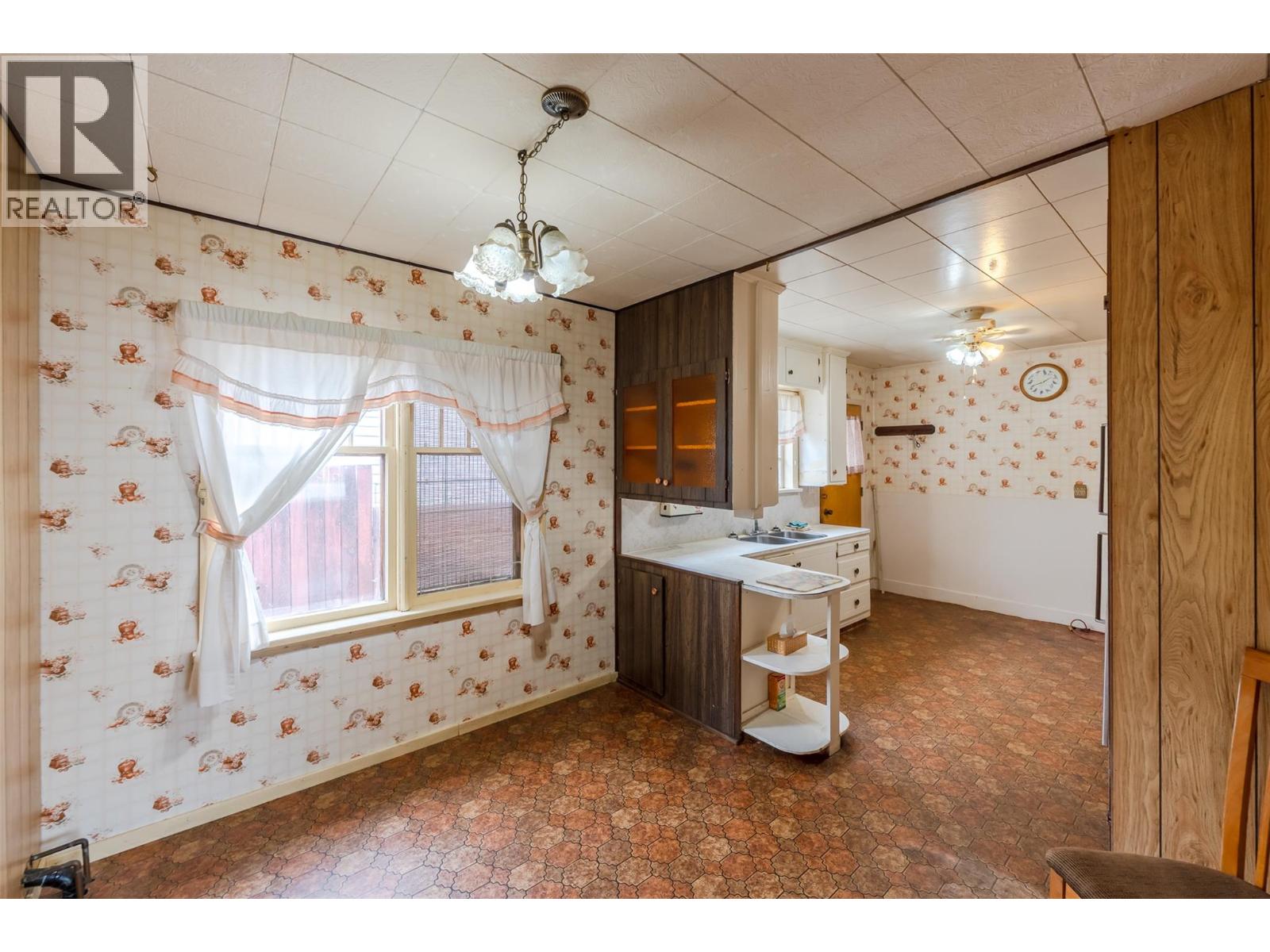 395 Edmonton Avenue, Penticton, British Columbia  V2A 2G9 - Photo 4 - 10402643