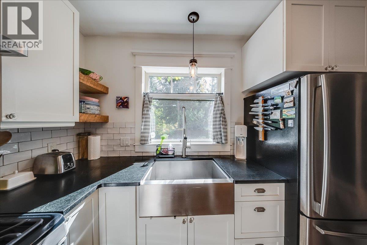 1760 Park Street, Rossland, British Columbia  V0G 1Y0 - Photo 9 - 10402673