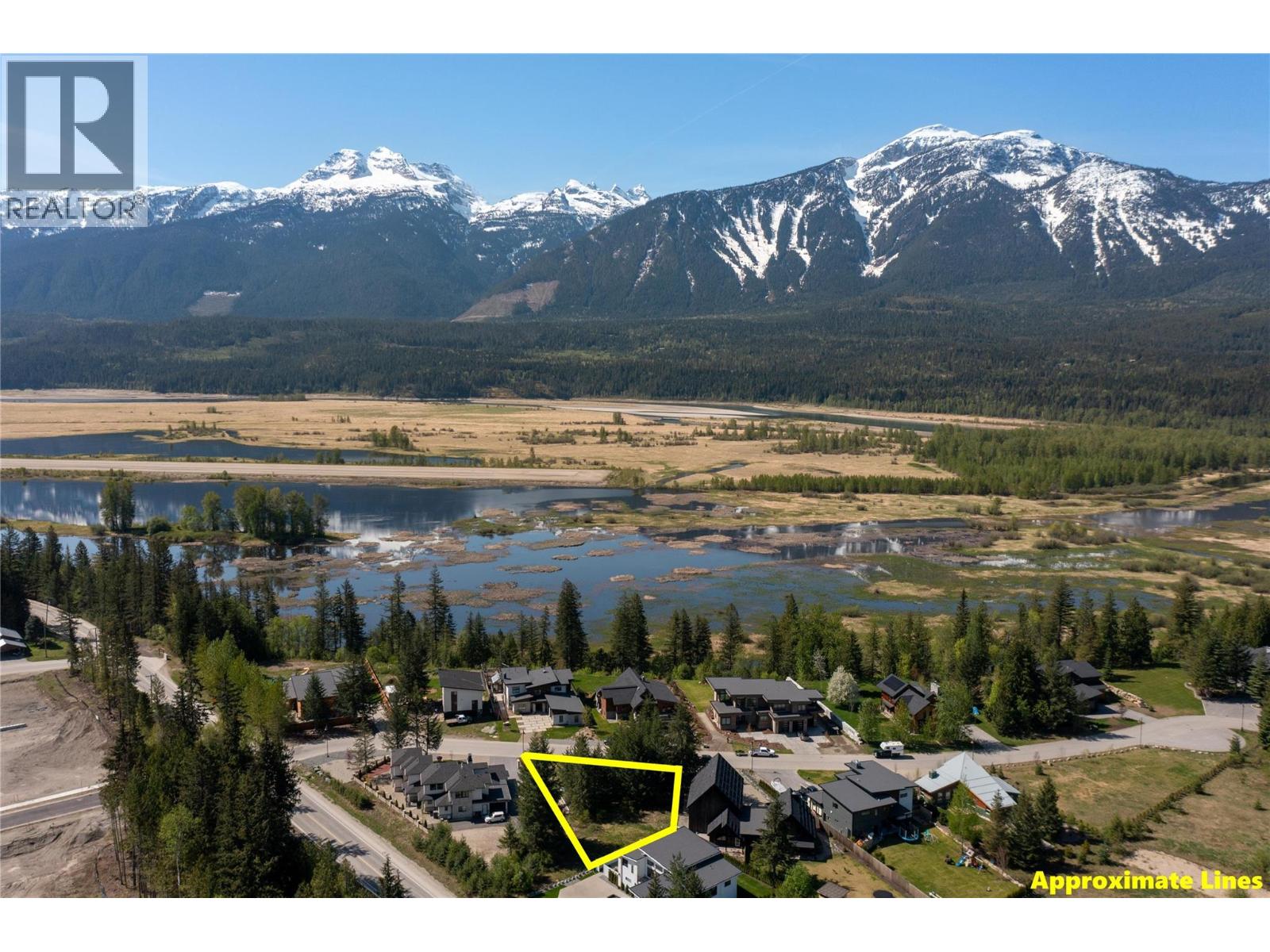 1350 Lee Road, Revelstoke, British Columbia  V0E 2S1 - Photo 1 - 10402716