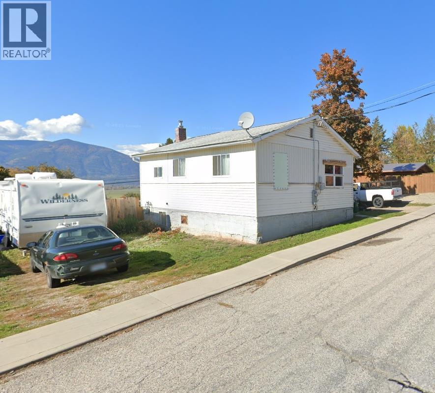229 9th  S Avenue, Creston, British Columbia  V0B 1G3 - Photo 1 - 10402660