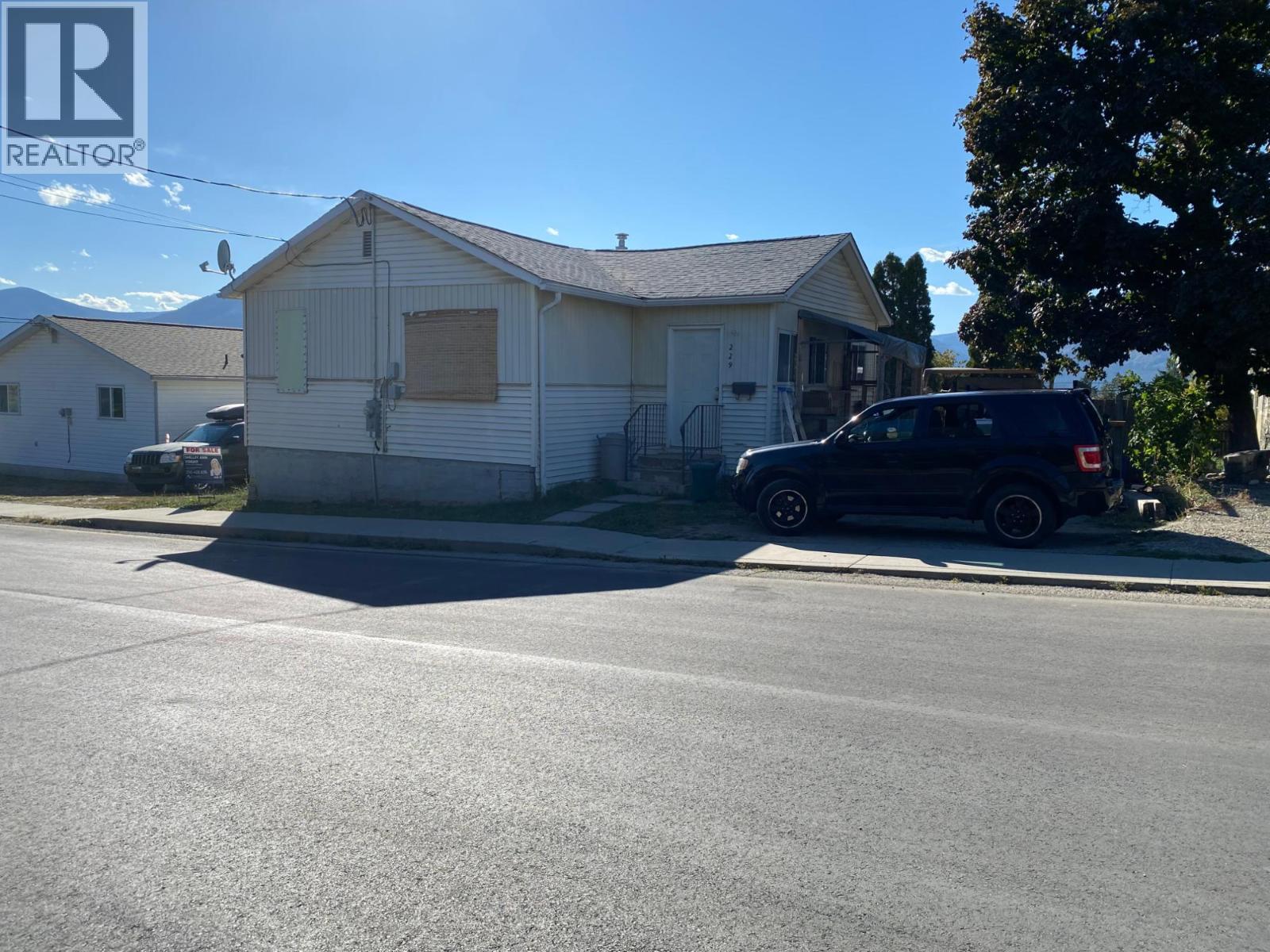 229 9th  S Avenue, Creston, British Columbia  V0B 1G3 - Photo 2 - 10402660