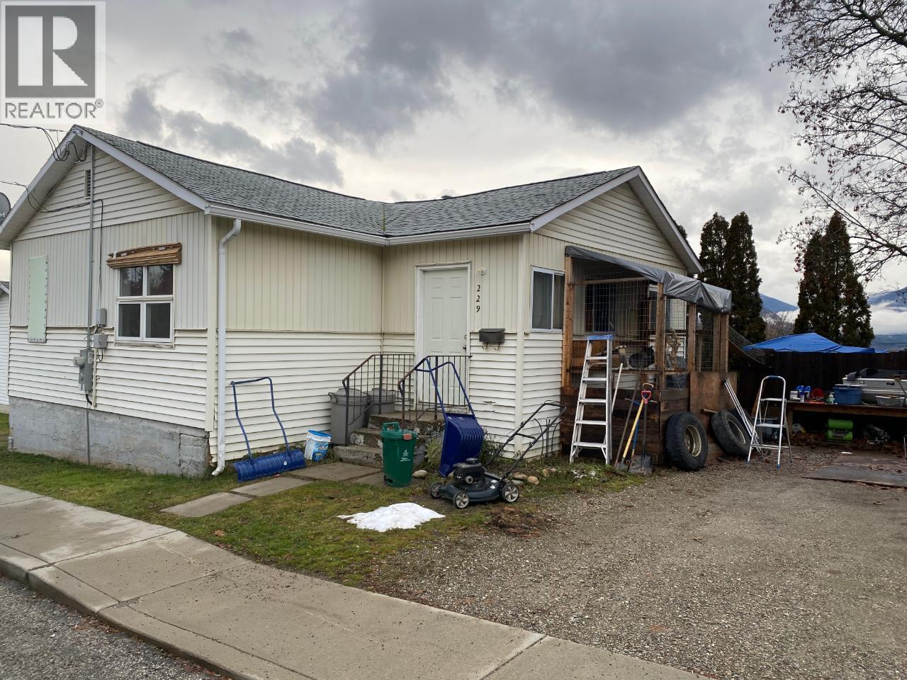 229 9th  S Avenue, Creston, British Columbia  V0B 1G3 - Photo 5 - 10402660