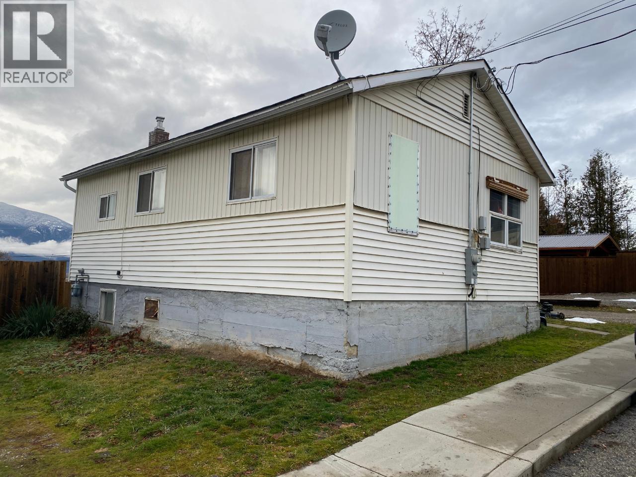 229 9th  S Avenue, Creston, British Columbia  V0B 1G3 - Photo 7 - 10402660